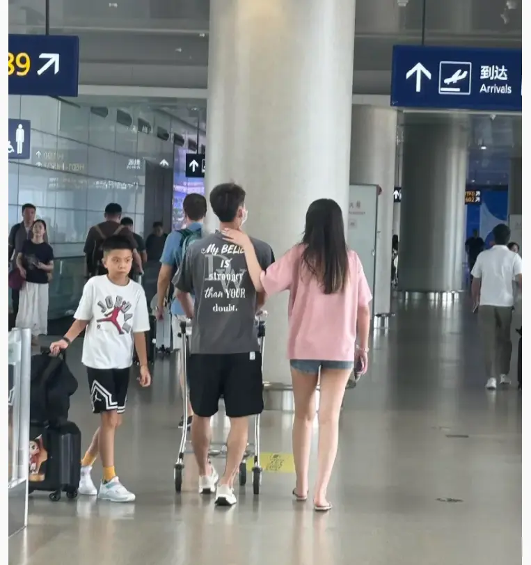 刚从广东坐, 活动