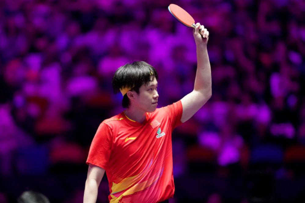 据了场上的, 争夺决赛的, de 据了场上的, 争夺决赛的, de