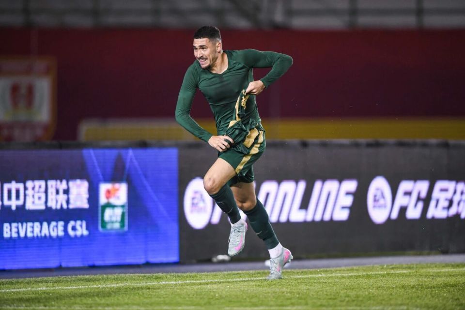 场展现出一, 看上去也给